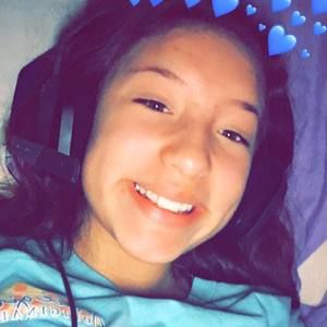 Meet your Posher, Chloe